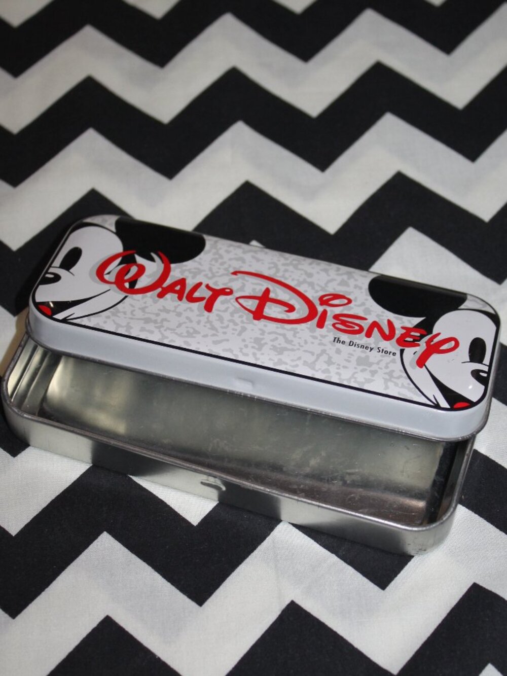 Walt Disney Watch Tin - Vintage 1990's - Disney Store Exclusive